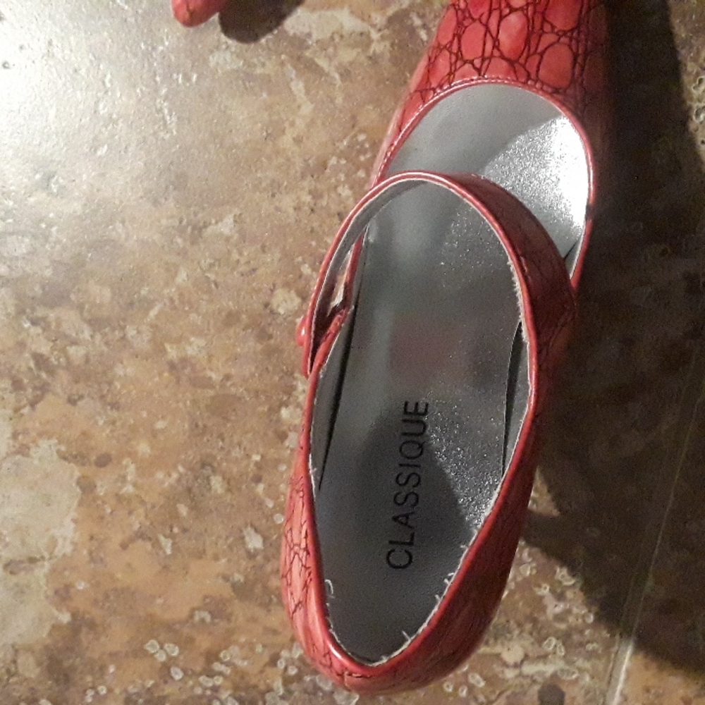 Red Shoes - Picture 5 of 8